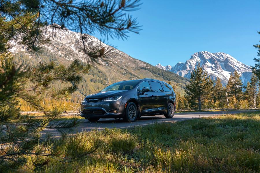  Chrysler Pacifica Hybrid Limited (RU) 2016 года  (фото 40 из 40)